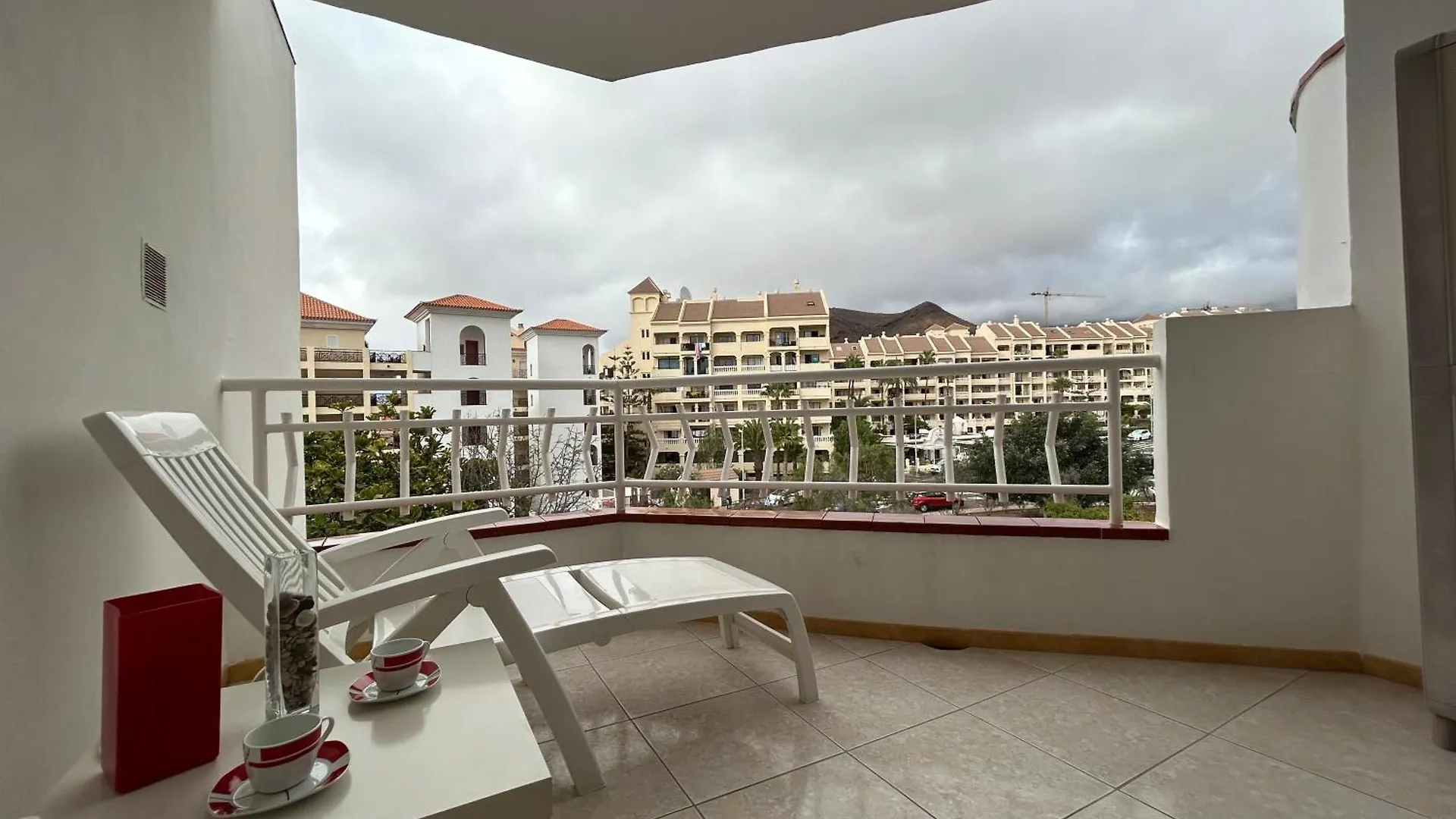 דירה לוס כריסטיאנוס Modern Apartment, Heated Pool & 2 Terraces ספרד