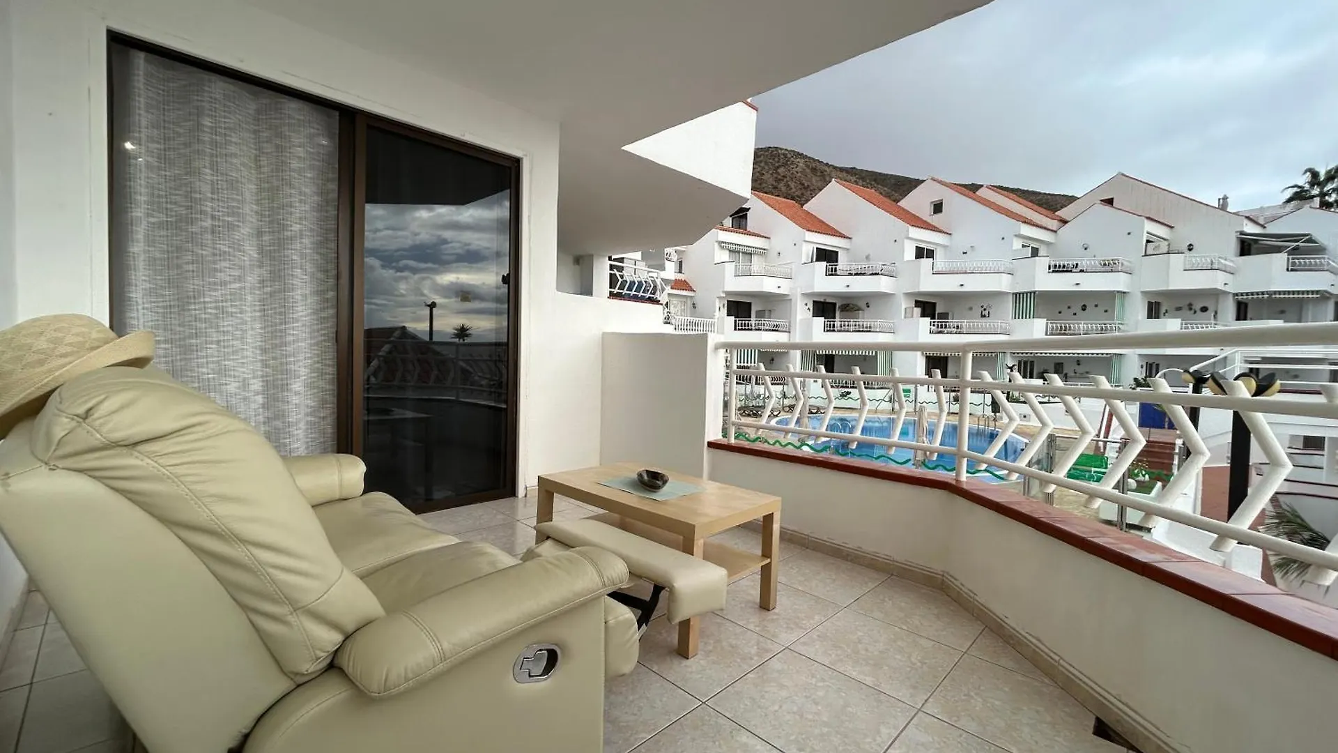 Modern Apartment, Heated Pool & 2 Terraces 洛斯克里斯蒂亚诺斯