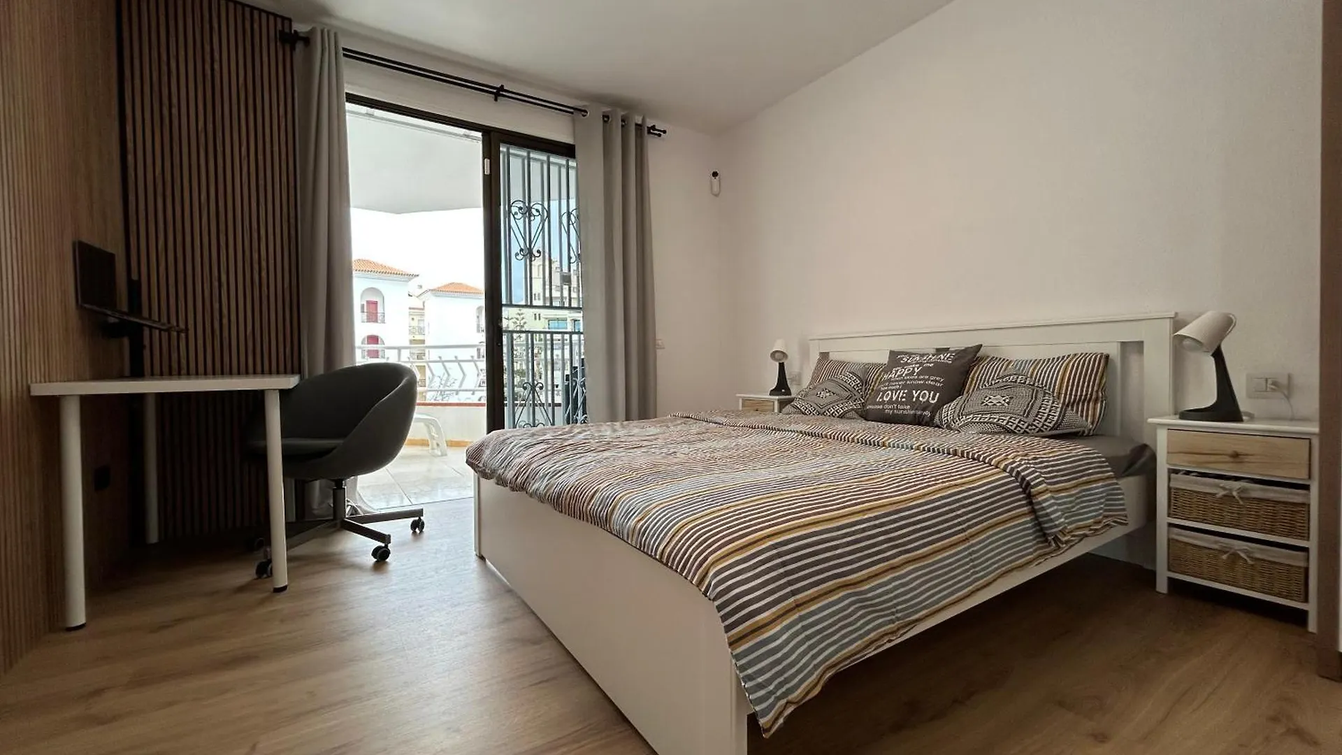 Modern Apartment, Heated Pool & 2 Terraces 洛斯克里斯蒂亚诺斯 公寓